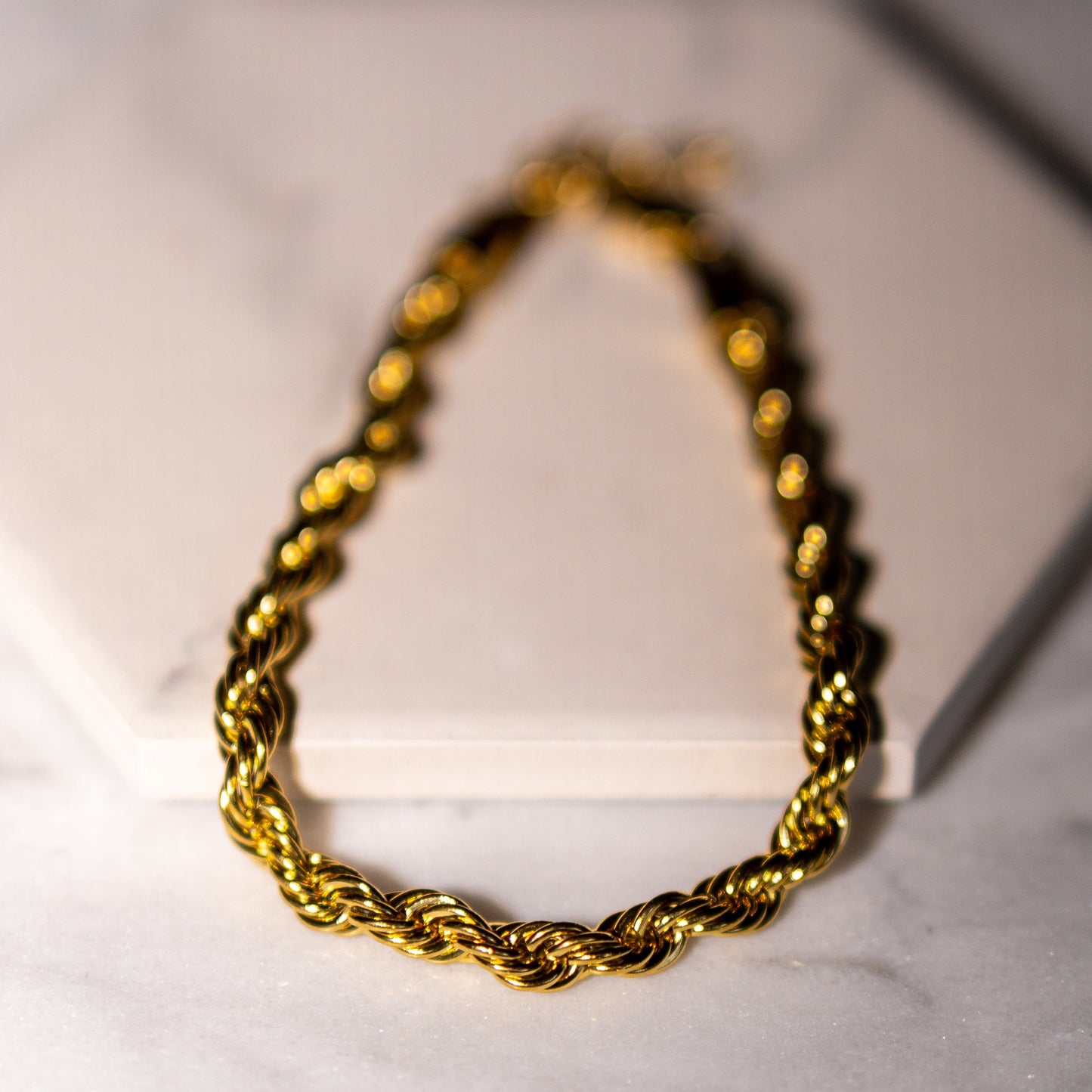 Twist bracelet. Twisted bracelet. Twist 18k gold bracelet. Gold twist bracelet. Simple and cute bracelet. Affordable bracelets. Cute bracelets. Twisted bracelets. Gold jewelry. 