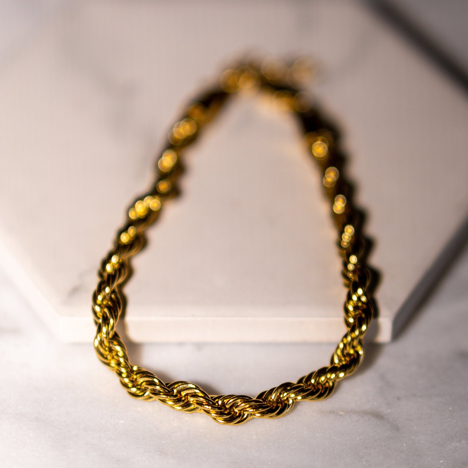 Twist bracelet. Twisted bracelet. Twist 18k gold bracelet. Gold twist bracelet. Simple and cute bracelet. Affordable bracelets. Cute bracelets. Twisted bracelets. Gold jewelry. 