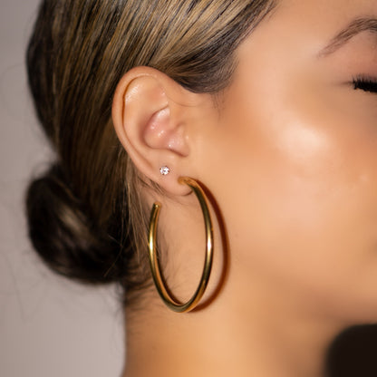 Gold 18k hoop earrings. Simple gold hoop earrings. Gold plated hoop earrings. Affordable hoop earrings. Cute hoop earrings for women or teens. Simple hoop earrings. 
