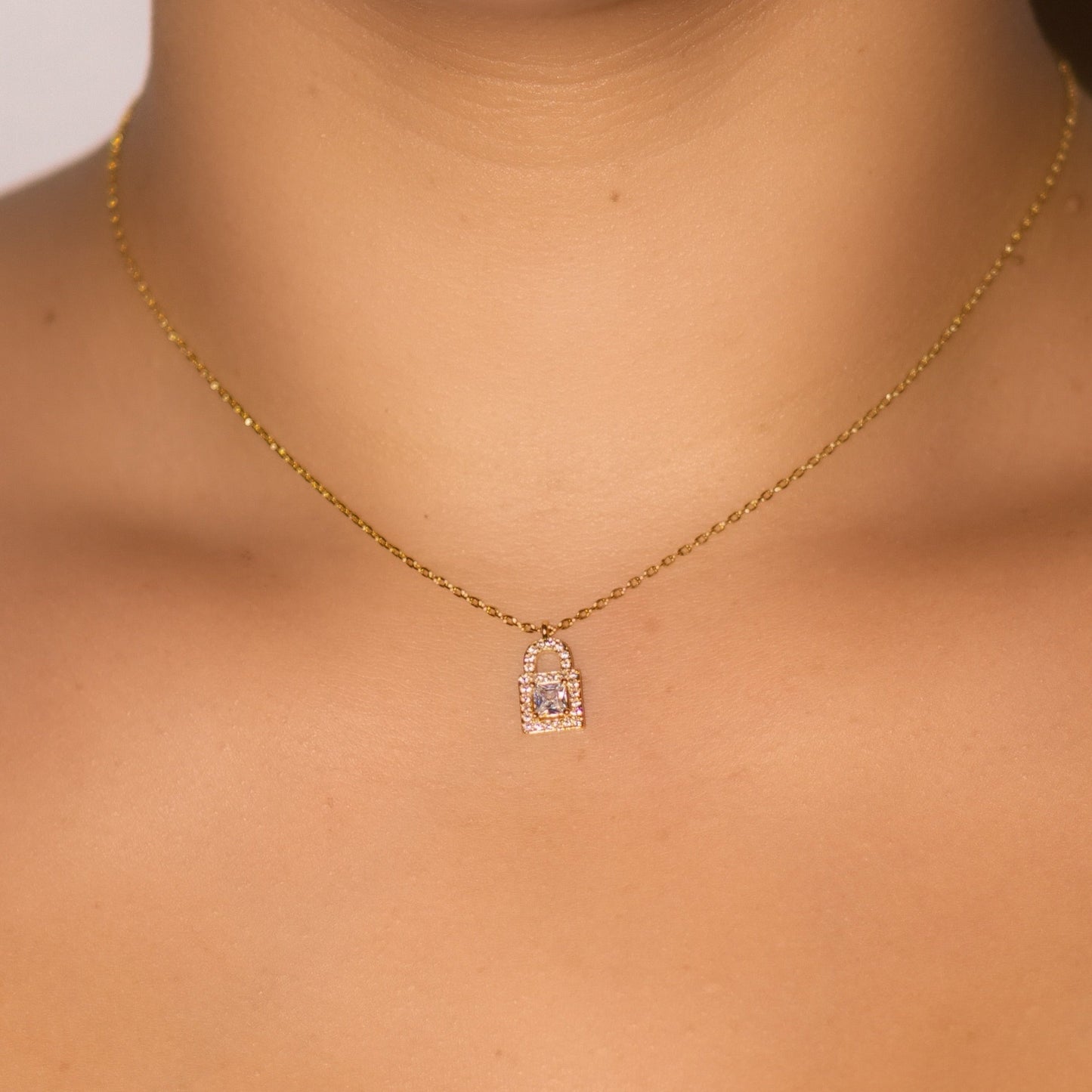Lock Necklace. Cute Lock Necklace. Rhinestone Necklace 18k Gold Pendant Necklaces Small Dainty Gold Love Open Chain Necklace for Women Dainty Gold Necklace Gifts for Her.