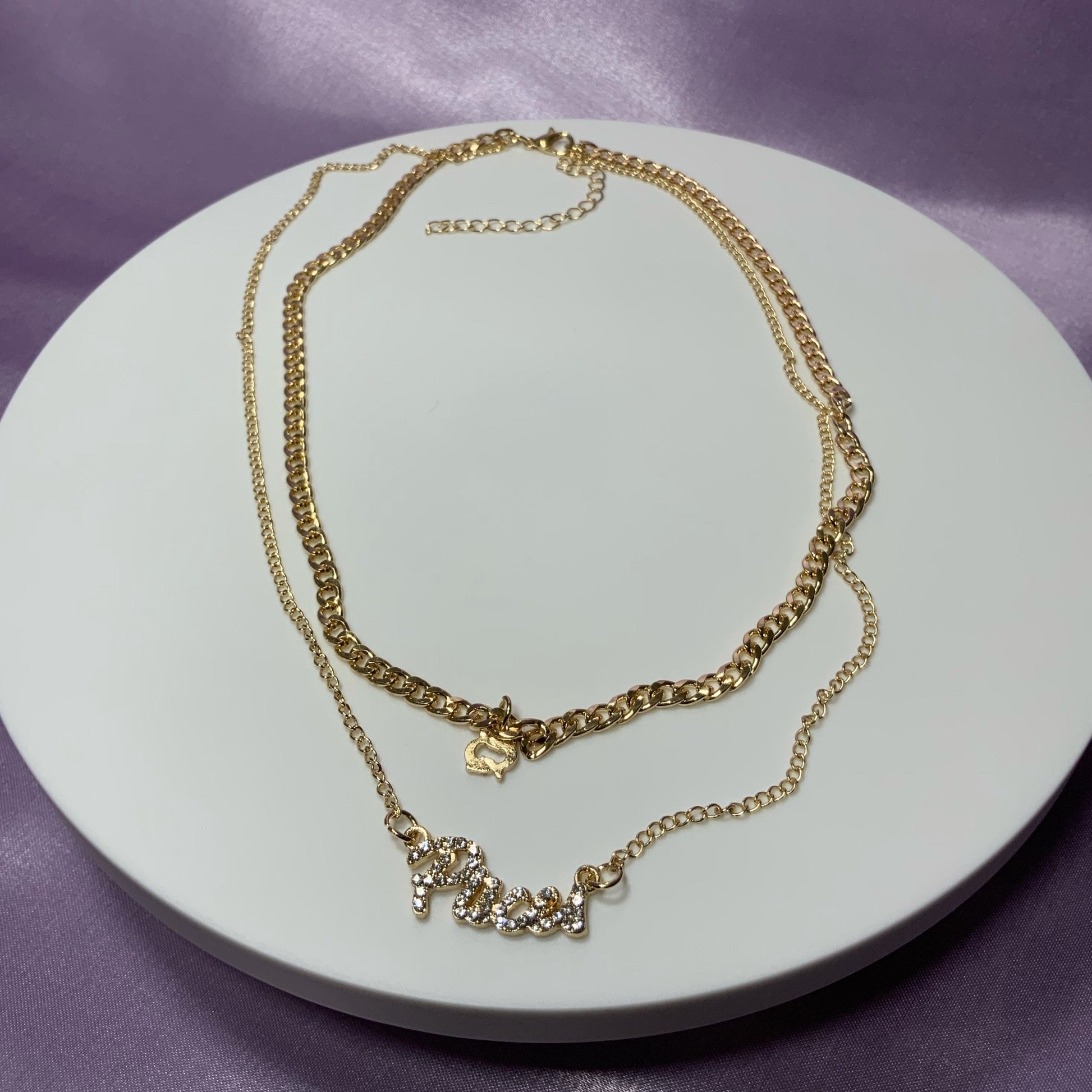 Pices necklace. Gold plated zodiac necklaces. Zodiac name necklaces. Zodiac sign necklaces with zodiac sign pendants. Zodiac name necklaces. 