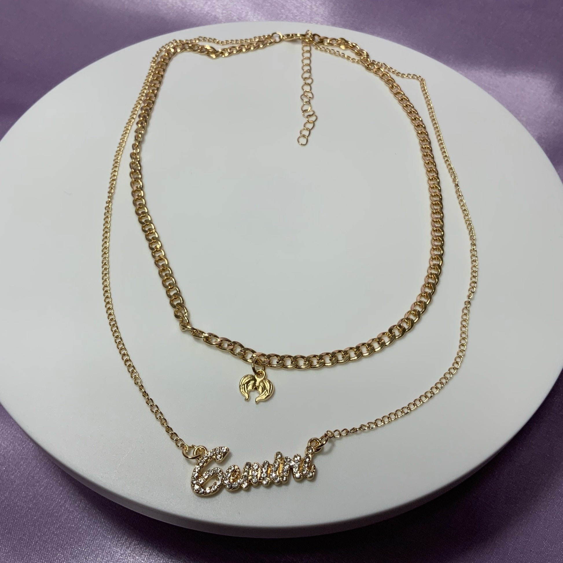 Gemini necklace. Gold plated zodiac necklaces. Zodiac name necklaces. Zodiac sign necklaces with zodiac sign pendants. Zodiac name necklaces. 